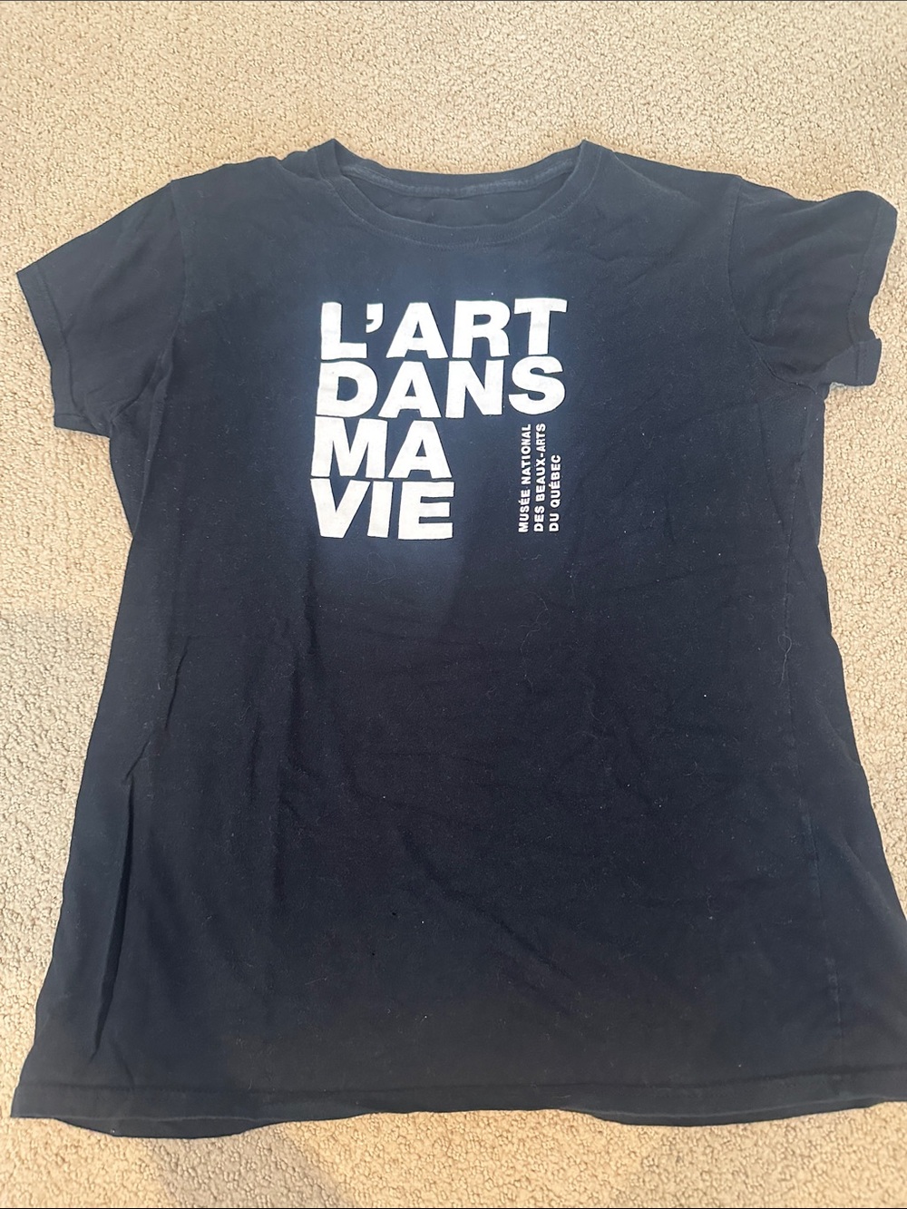 L'ART DANS MA VIE Women's Black Graphic Tee - Musee National du Quebec